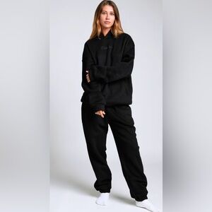 Cozy Fleece Women's Black Hoodie and Sweatpants Set